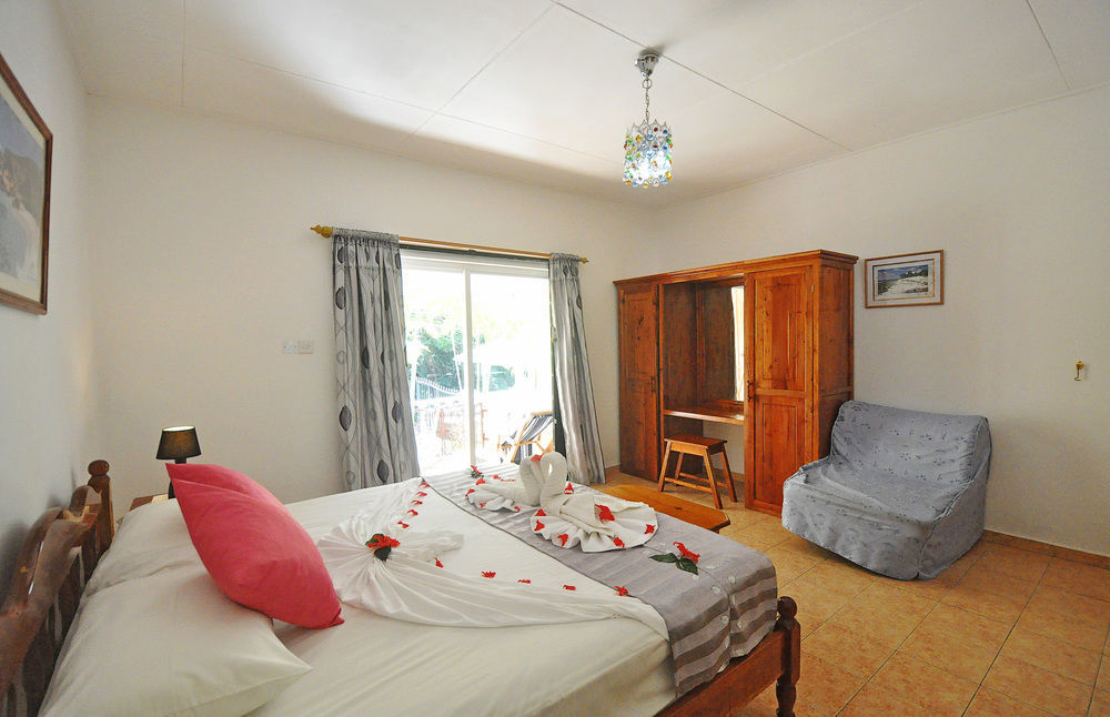 แอคควาริโอ้ เกสท์เฮาส์ Bed & Breakfast อังส์ วอลแบร์ วิลเลจ ภายนอก รูปภาพ