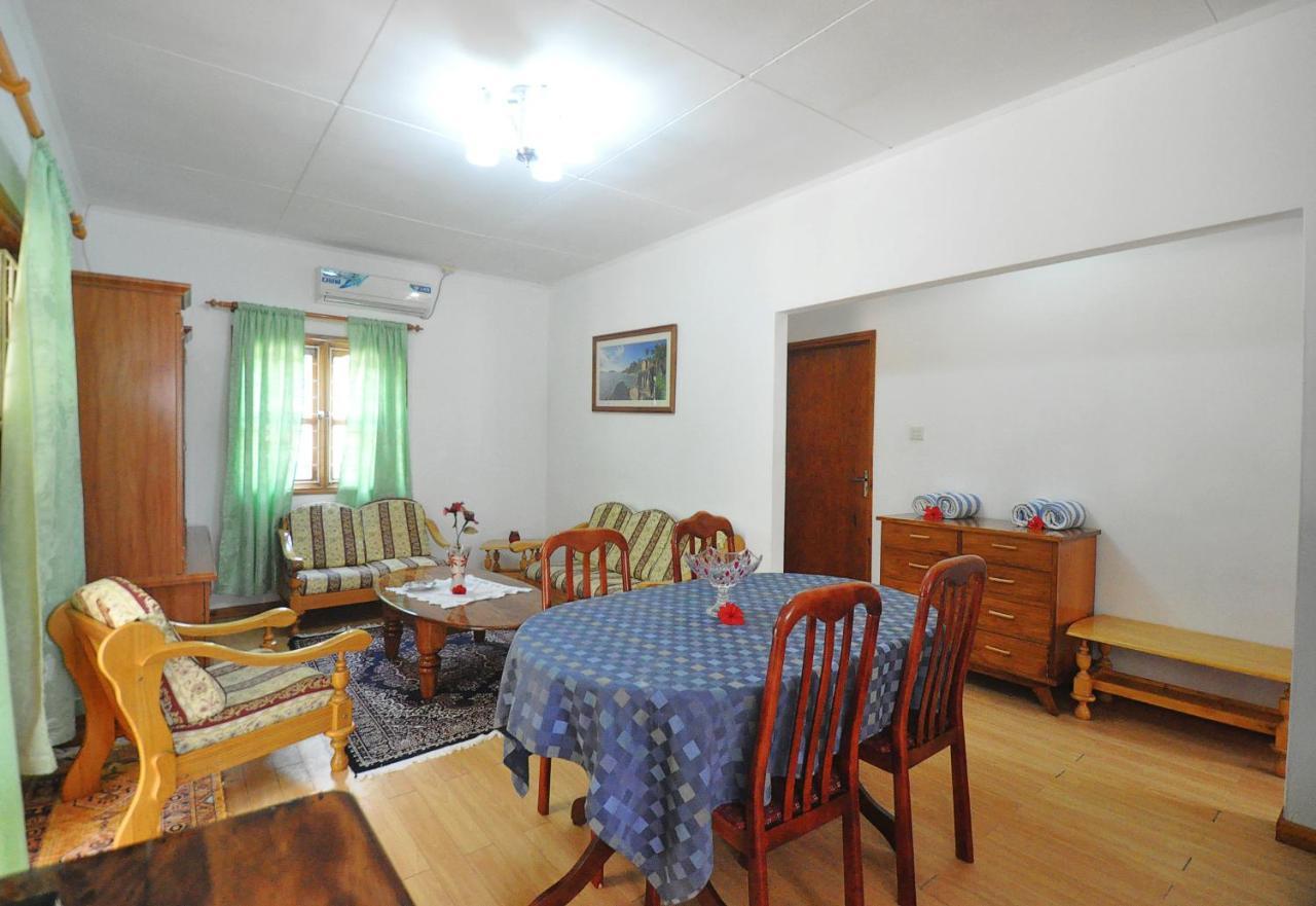 แอคควาริโอ้ เกสท์เฮาส์ Bed & Breakfast อังส์ วอลแบร์ วิลเลจ ภายนอก รูปภาพ