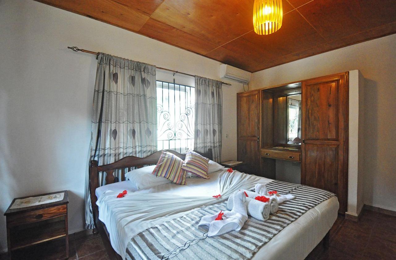 แอคควาริโอ้ เกสท์เฮาส์ Bed & Breakfast อังส์ วอลแบร์ วิลเลจ ภายนอก รูปภาพ