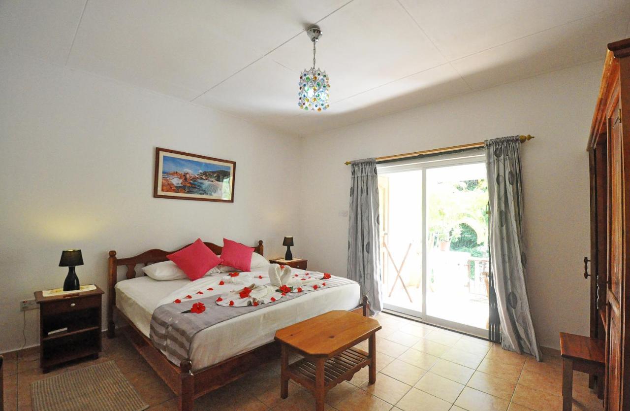 แอคควาริโอ้ เกสท์เฮาส์ Bed & Breakfast อังส์ วอลแบร์ วิลเลจ ภายนอก รูปภาพ